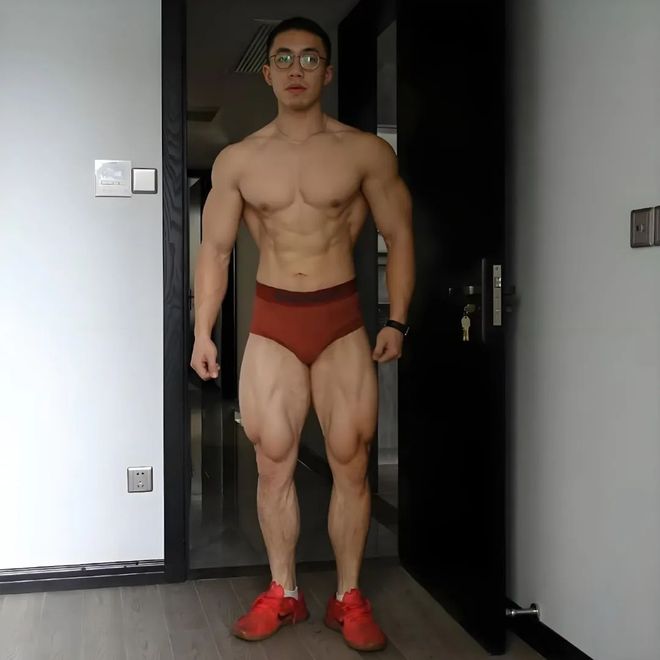 杏彩体育，练腿别只会深蹲！这6个动作帮你练出粗壮大腿！