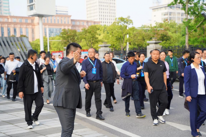 杏彩体育，湖北首个室外智慧健身房为何成了免费体育民生项目的人气王？